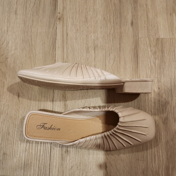 Lightweight Waterproof Mules - Picture 4 of 6